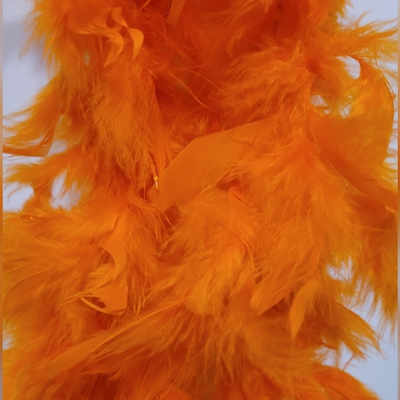 THARAHT Orange Chandelle Turkey Feather Boa 2 Yards 40g - Picture 4 of 5